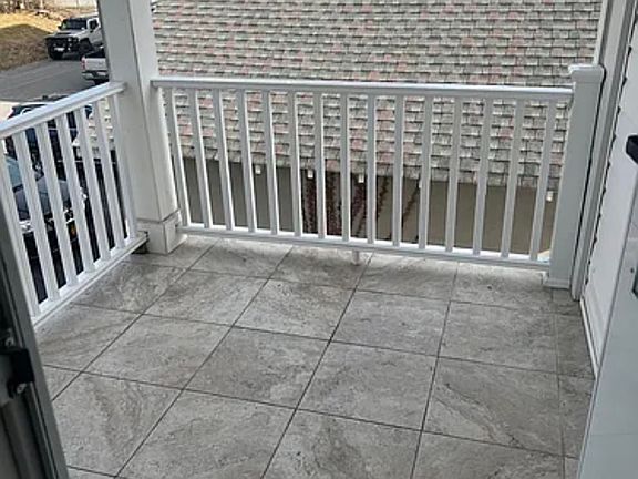 5th image of 19 Goldwin St APT 1