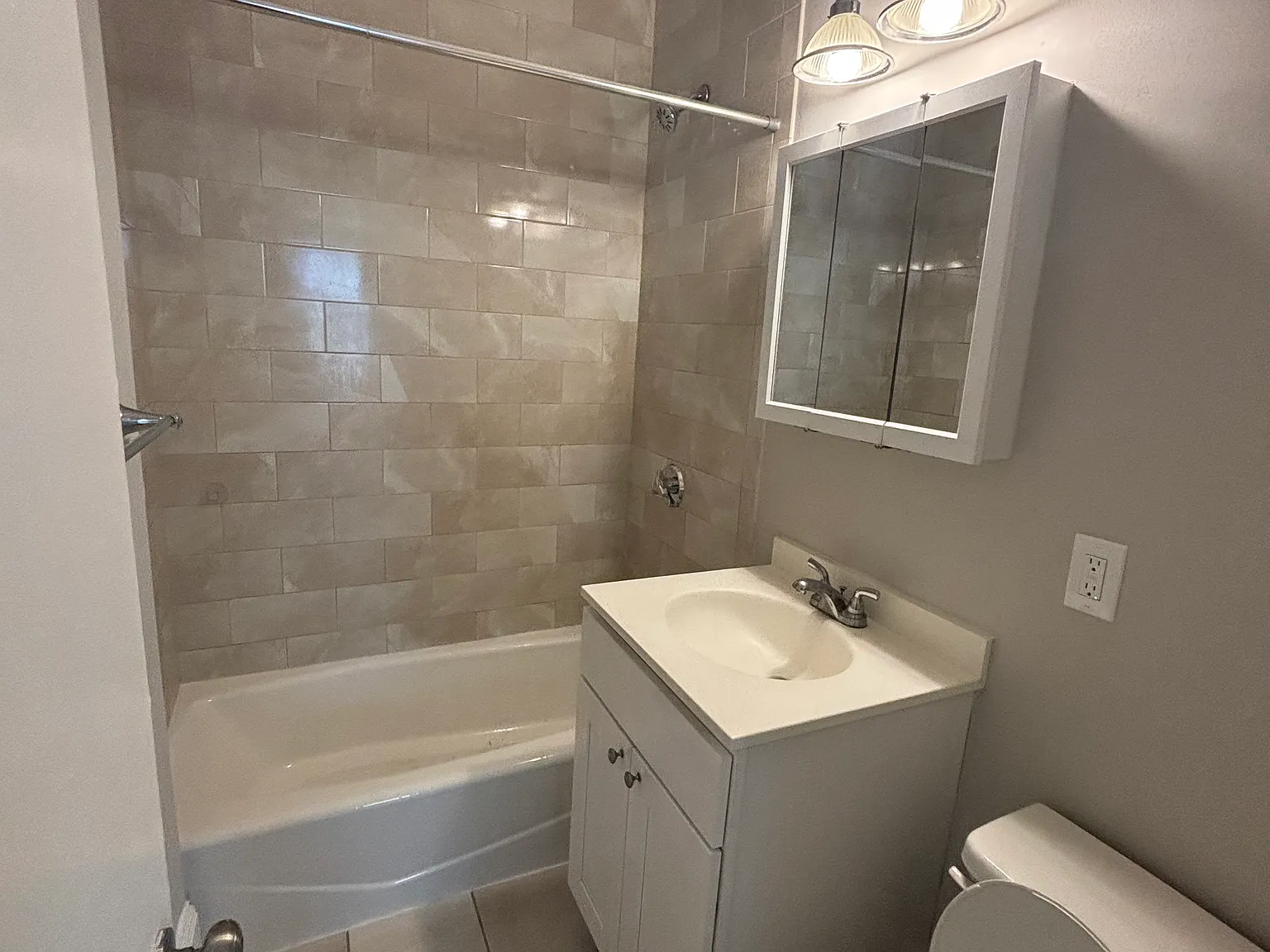2 bed, $2,400 — Photo 3