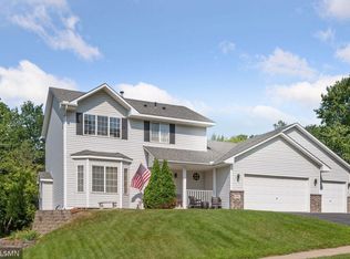 986 Sunny Ridge Dr, Carver, MN 55315