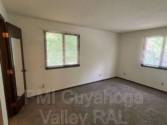 3rd image of 1516 W Market St