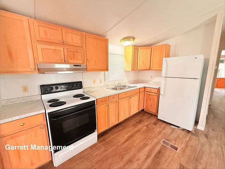 916 Iroquois Dr — Photo 7