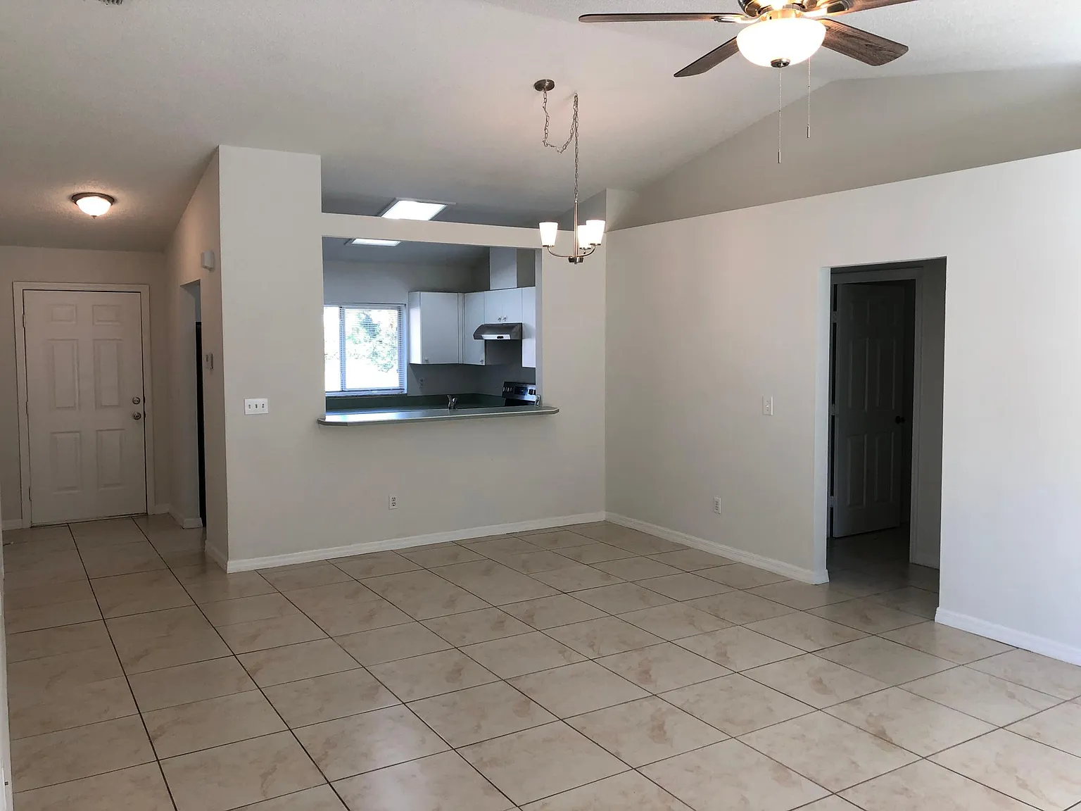 3 bed, 1410 sqft, $1,800 — Photo 3