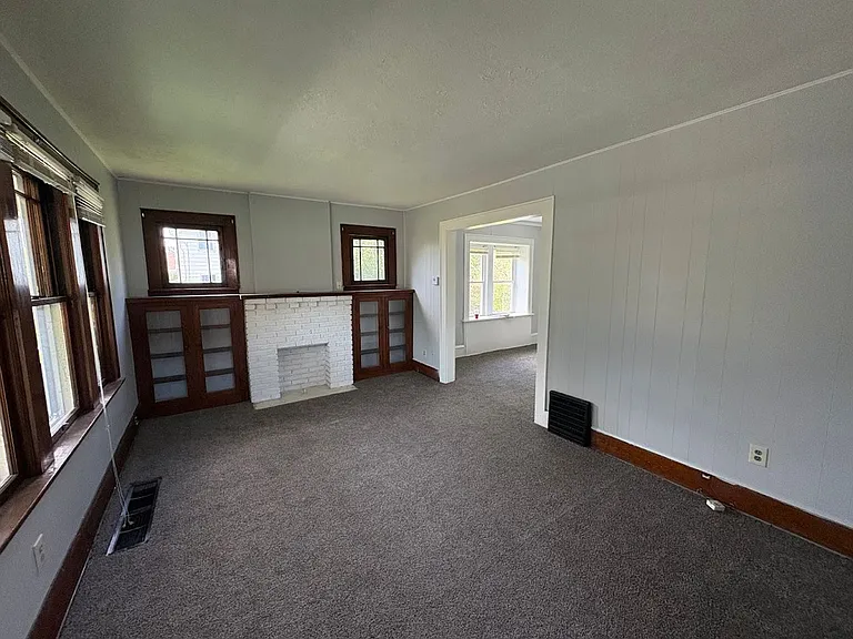 897 Peckham St — Photo 3