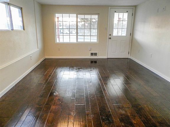 2nd image of 410 Wright Ave