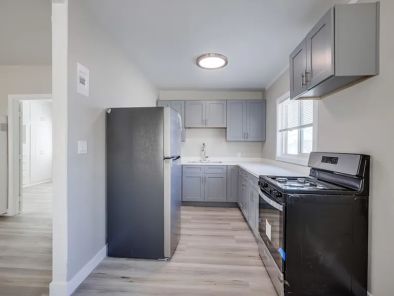 1002 Ocean Ave #5 — Photo 7