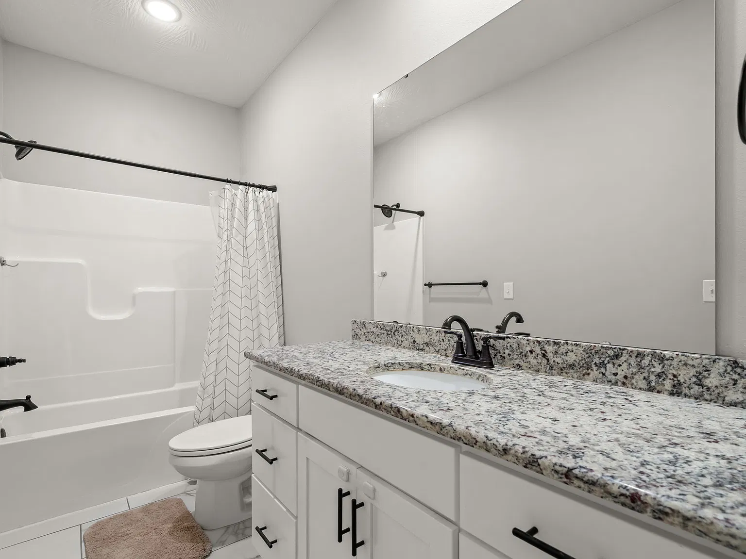 3 bed, 2020 sqft, $2,200 — Photo 2