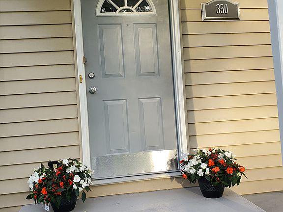 5th image of 350 College St