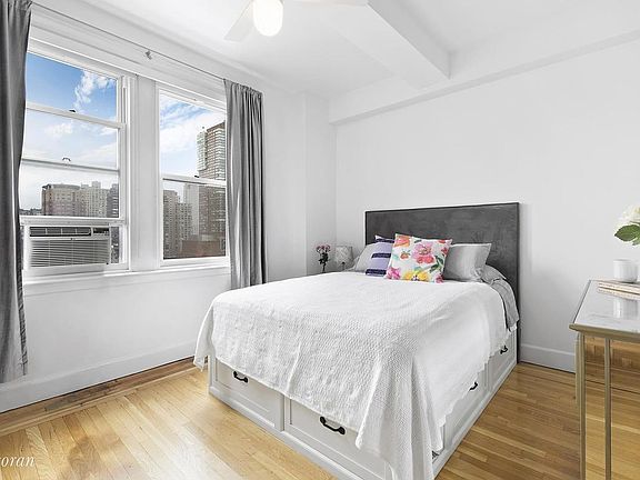 3rd image of 20 W 72nd St #1605