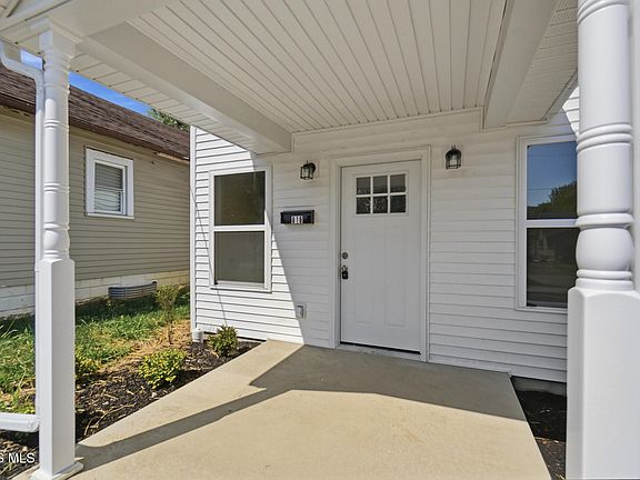 4th image of 818 Holly St