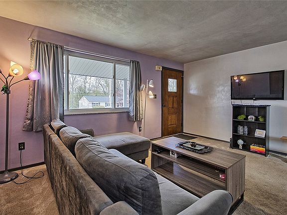 3rd image of 512 New Haven Dr
