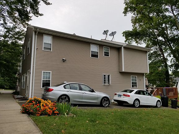 2nd image of 31 Pine St
