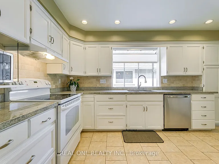 604 Bridle Wood — Photo 13