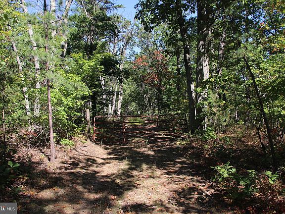3rd image of Fall Run Ln