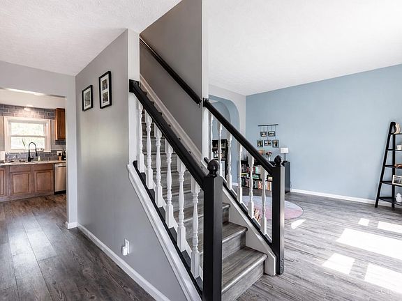 3rd image of 7822 Willow Run Ct