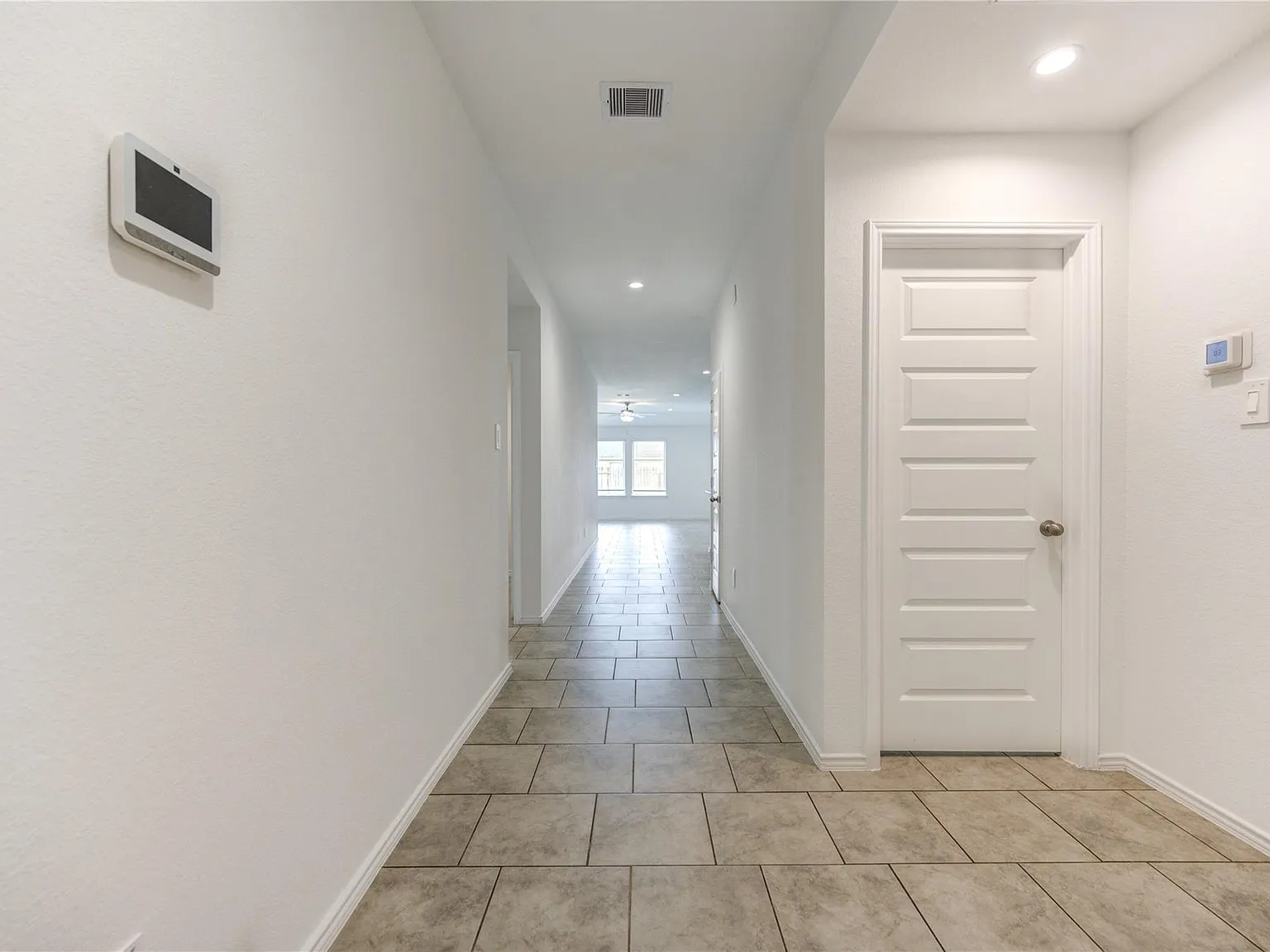 4 bed, 2.0 bath, 1860 sqft, $2,100 — Photo 3