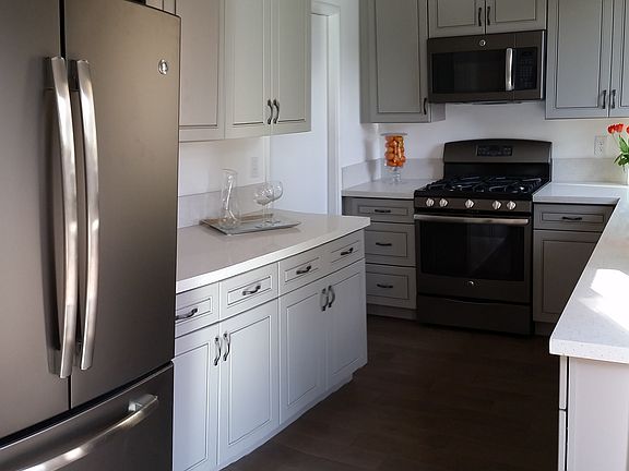 4th image of 1355 Mariposa St