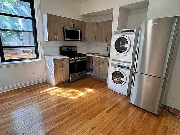 2nd image of 1356 Pacific St #D