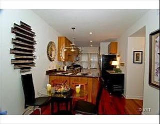 3rd image of 3009 W Gunnison St APT 2S