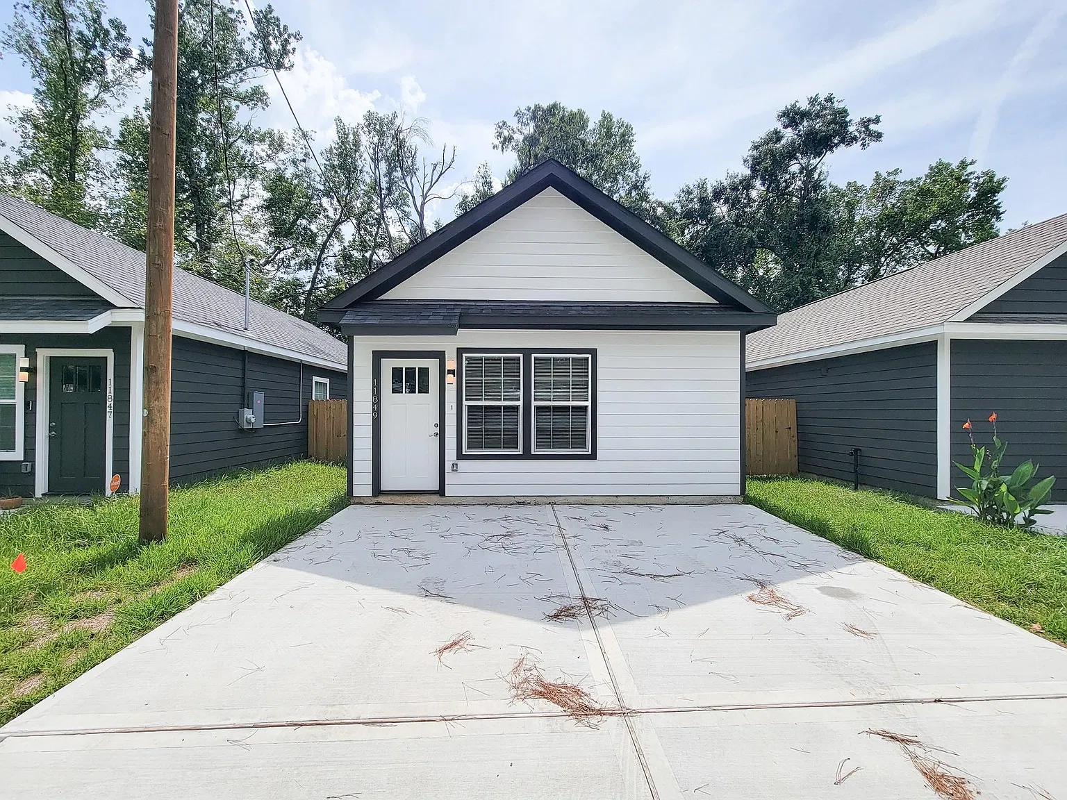 3 bed, 1000 sqft, $1,350 — Photo 1