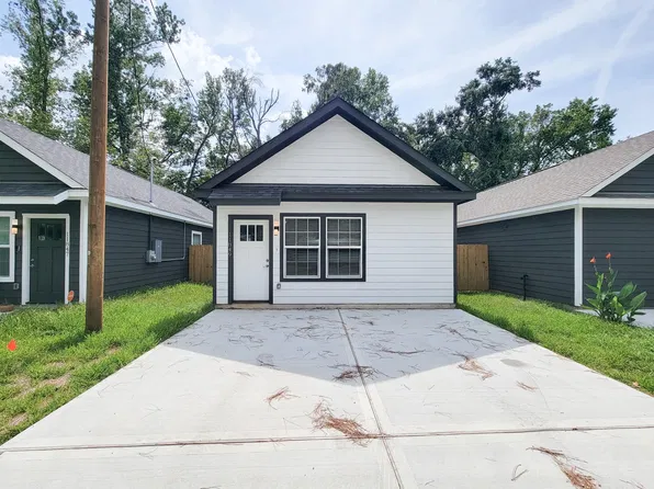 11851 Nelwood St, Willis, TX 77318