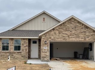 203 Maverick Trl SW, Valley View, TX 76272