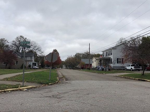 5th image of 219 Market St