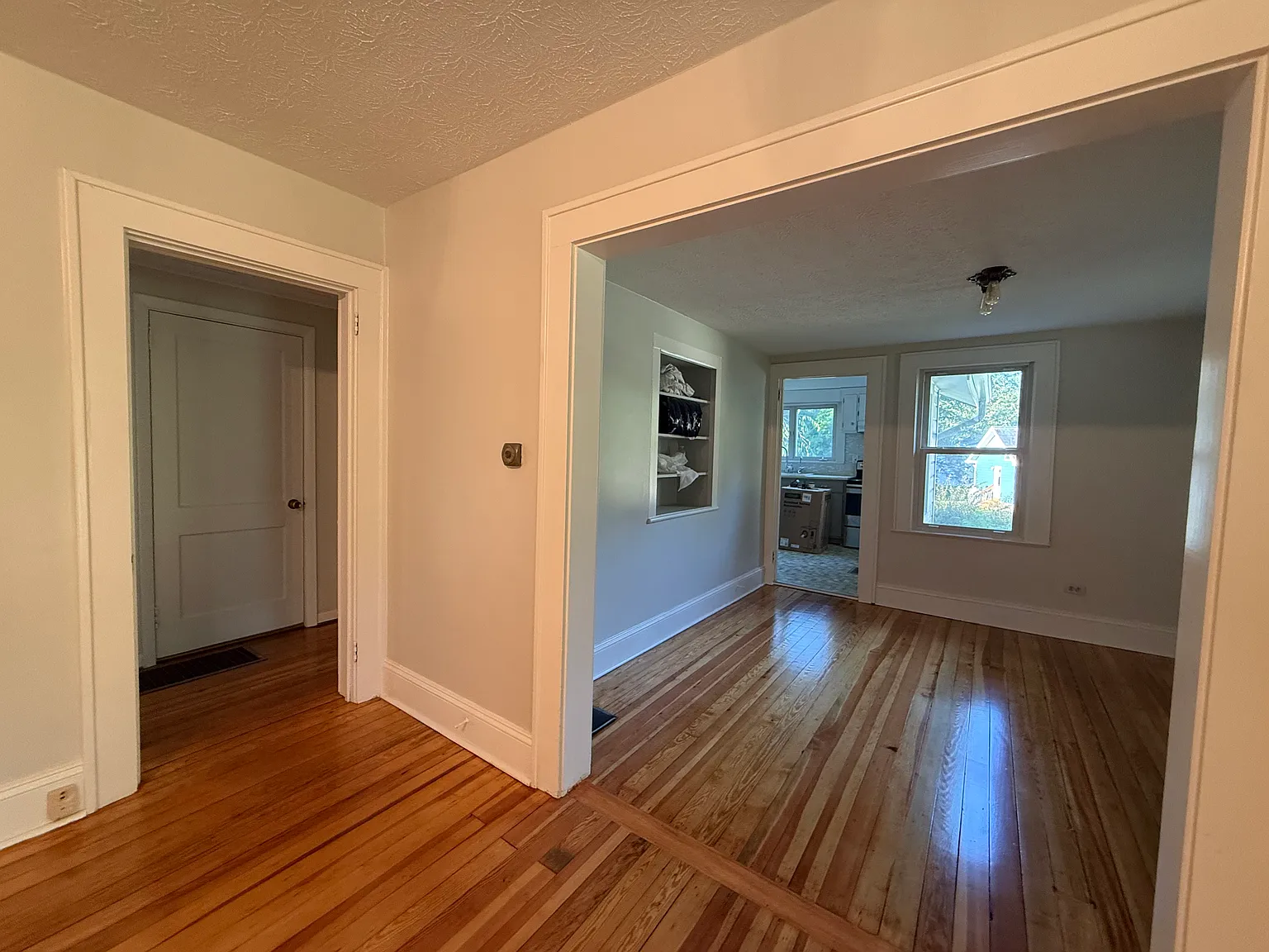 3 bed, 1399 sqft, $2,450 — Photo 3