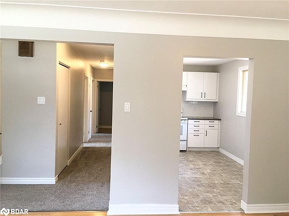 5th image of 22 Lonsdale Dr
