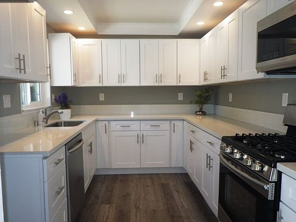 3rd image of 2429 Leslie Ln