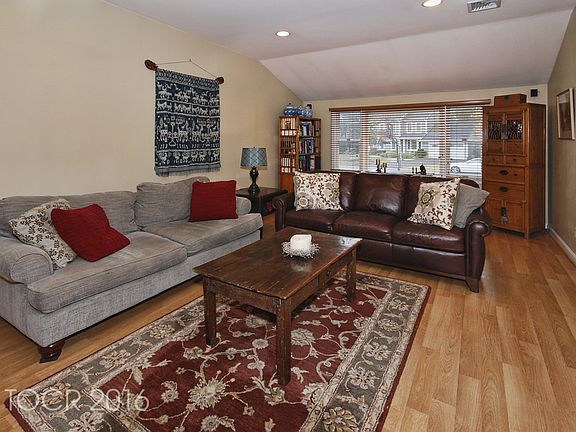 4th image of 127 Alder Dr