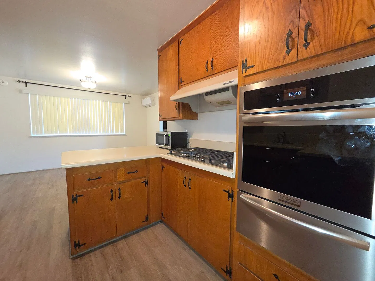 Retro Meets Modern 3 br 2 ba — Photo 3