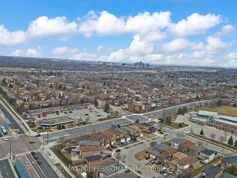 7950 Bathurst St #B2304 — Photo 28