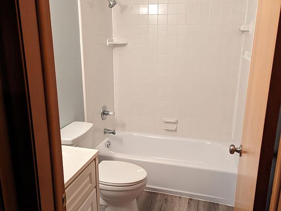 4th image of 55 Burbank Ave APT 2