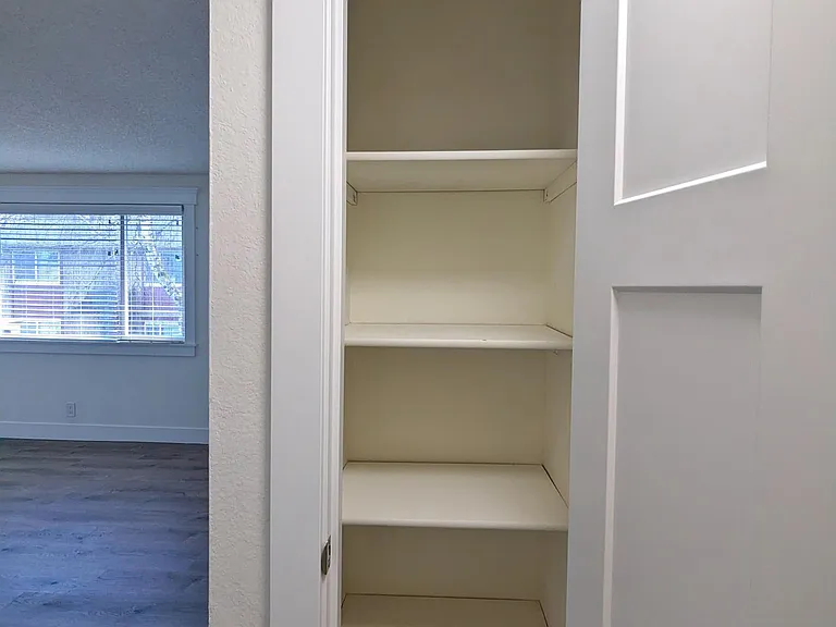 215 SW Kalmia St #D — Photo 25
