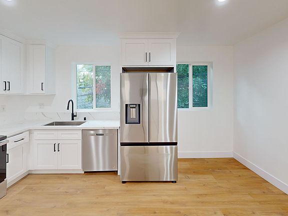 3rd image of 851 S Mansfield Ave #853