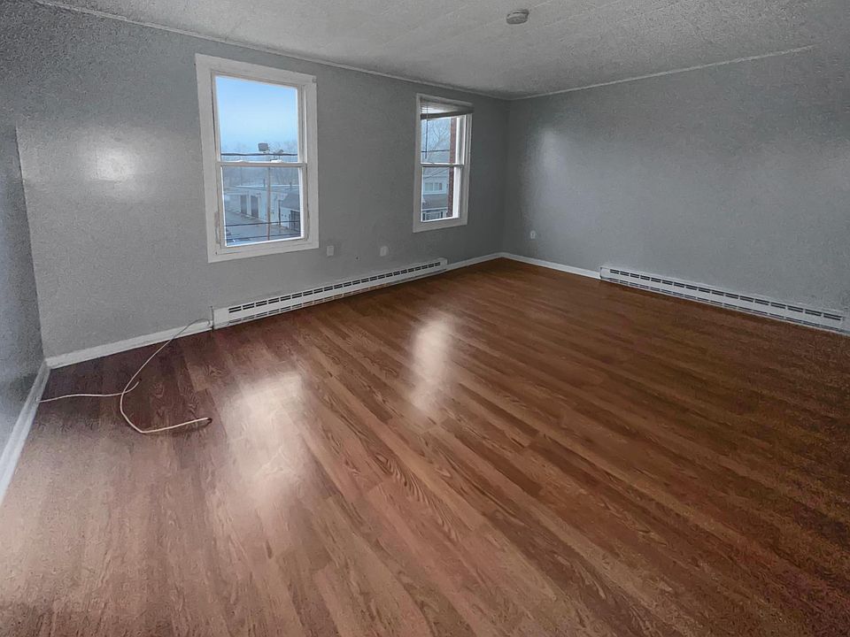 1st image of 97 Woodside Knolls Dr