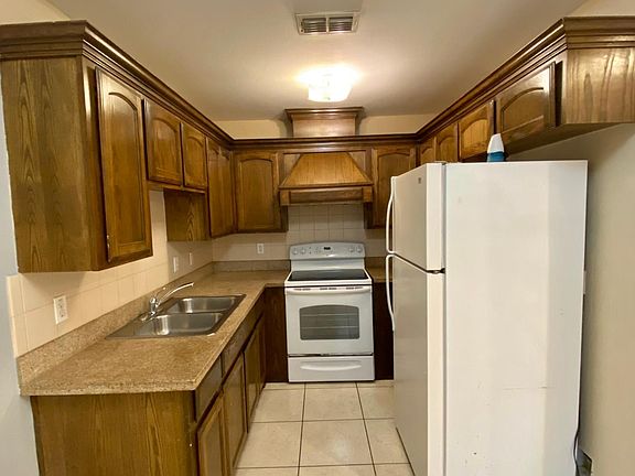 2nd image of 2410 W Hackberry Ave #1