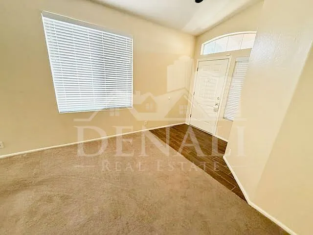 797 N Gregory Pl — Photo 3