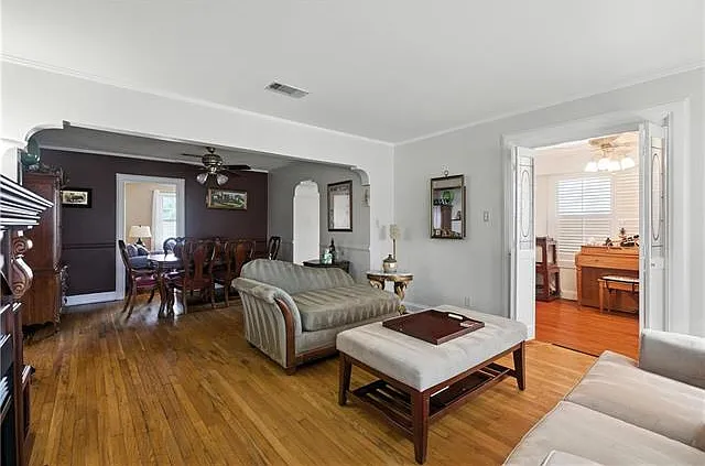 2 bed, 1.0 bath, 1500 sqft, $2,500 — Photo 2