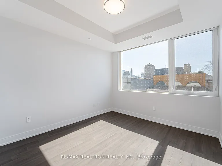 664 Spadina Ave #203 — Photo 11