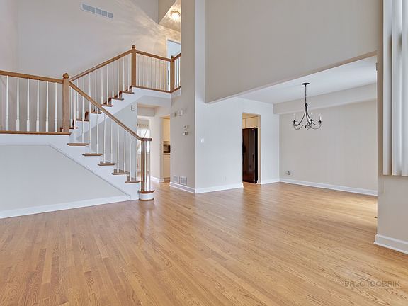 3rd image of 167 Saratoga Ct