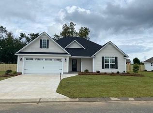4028 Landings Cir, Hahira, GA 31632