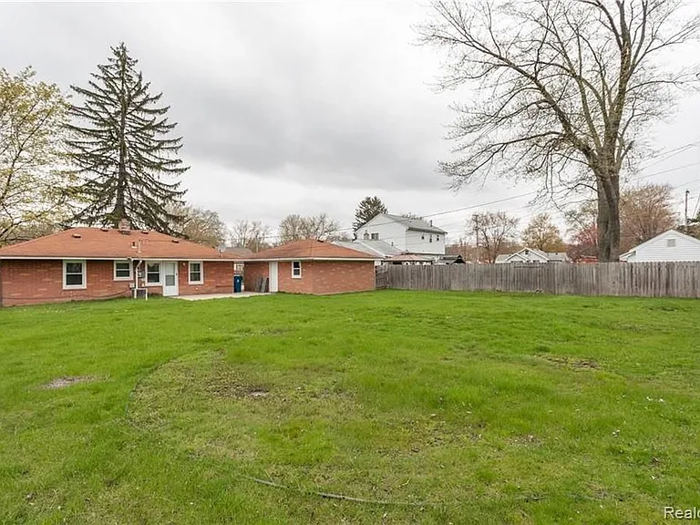 31733 Kathryn St — Photo 5
