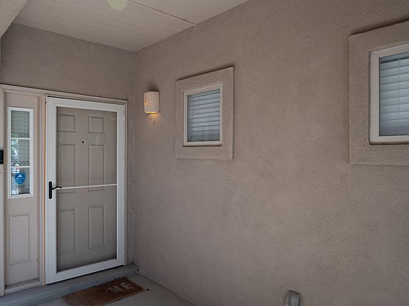 3rd image of 7105 Alexandria Dr NE