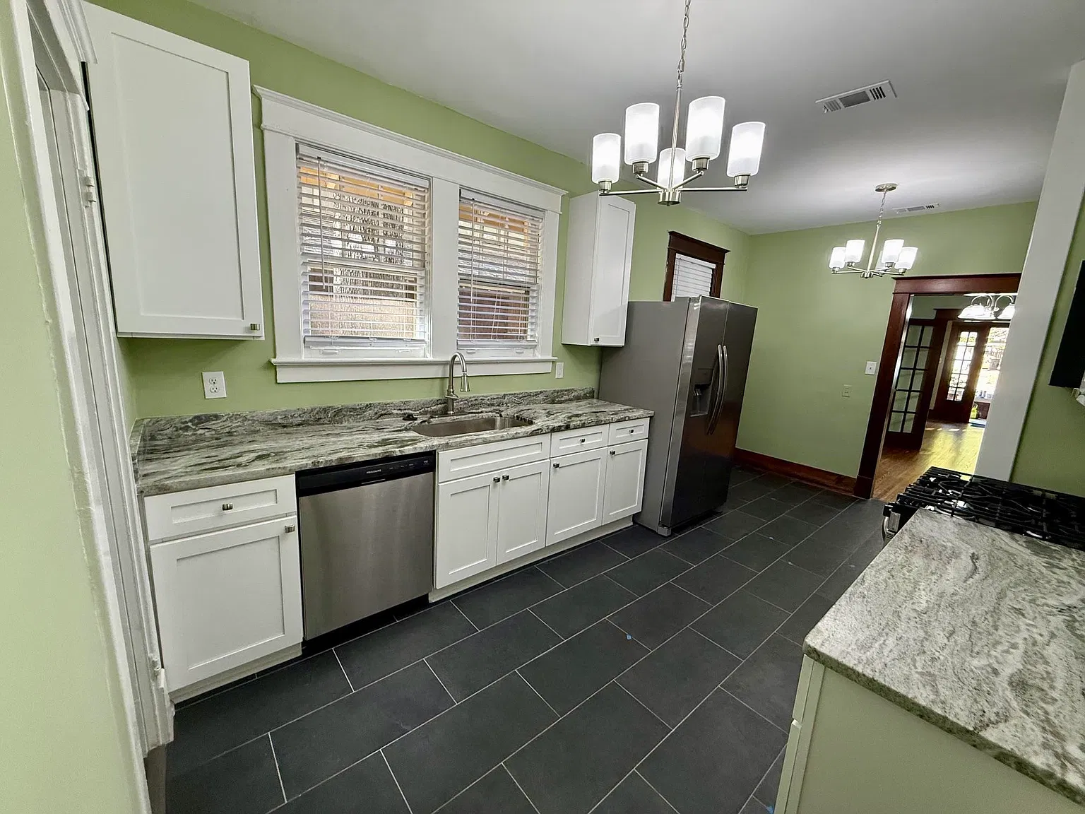 3 bed, 1.0 bath, 1316 sqft, $1,800 — Photo 4