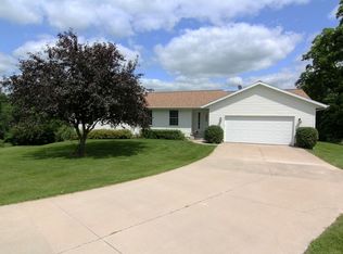 3094 56th St, Center Point, IA 52213