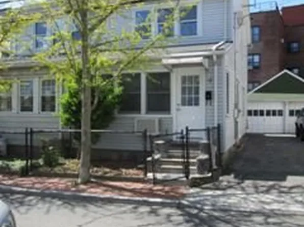 12 Pearce Pl, Great Neck, NY 11021