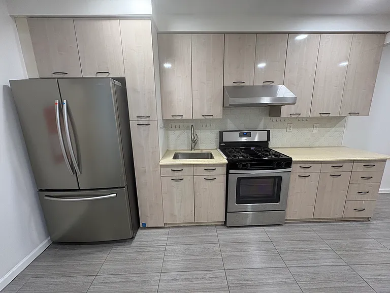 2127 E 33rd St #1 — Photo 2