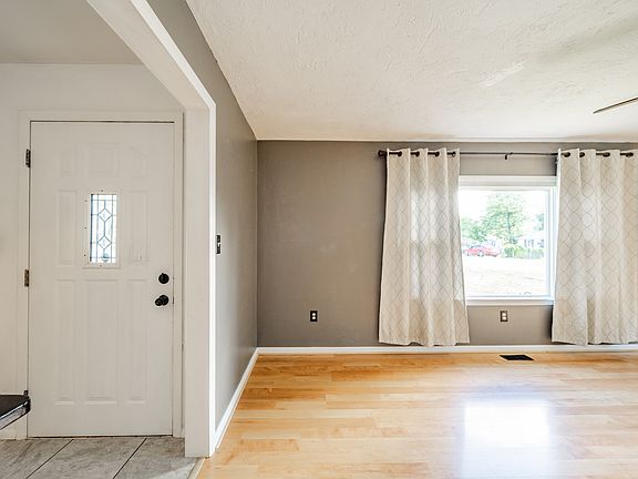 5th image of 1396 Congress St