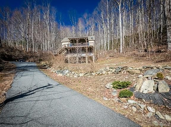 3rd image of 201 Thistle Ln